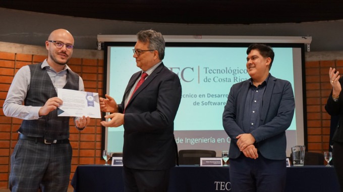Momento de la entrega del certificado