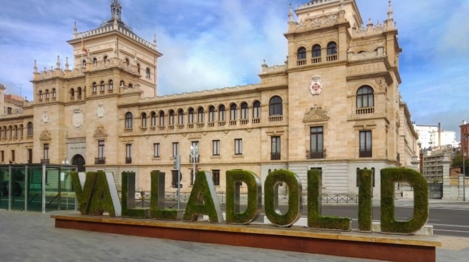 letras y edificio Valladolid