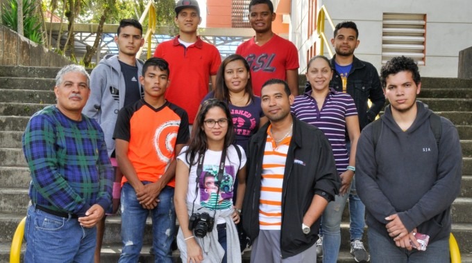 Los jóvenes panameños que visitaron Costa Rica posan para una fotografía. 