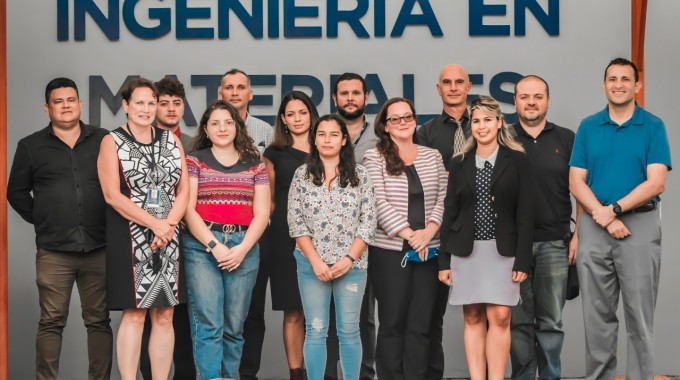 fotografía posada de profesores e investigadores 