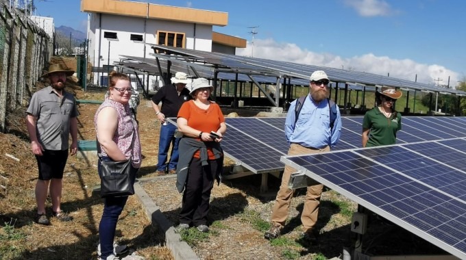 Visita paneles solares.