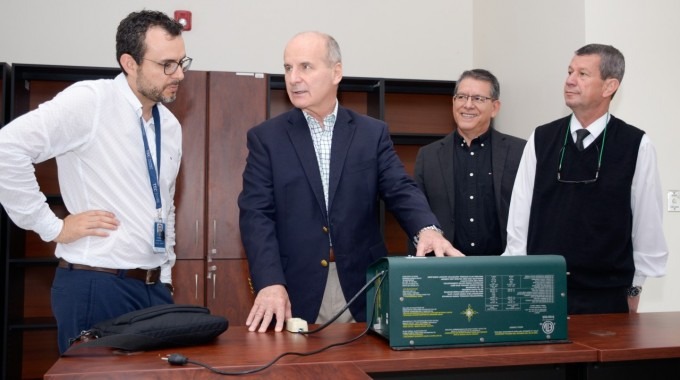 expresidente Figueres conversa con autoridades del TEC