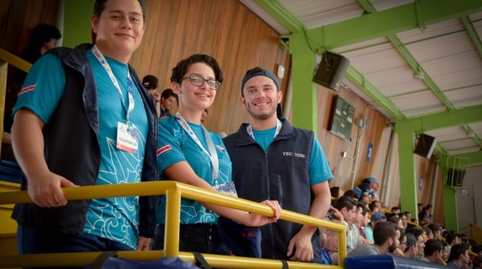 voluntarios_en_gimnasio_