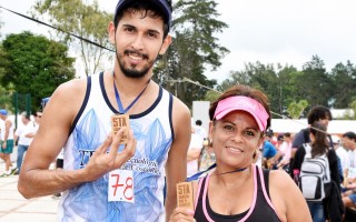 Victor Rivera y Sara Méndez ganaron la Carrera por el Ambiente. Foto: Ruth Garita/OCM.