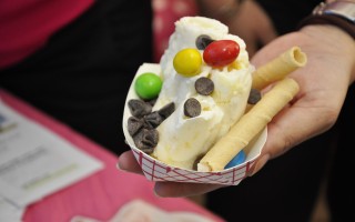 Helados a la plancha es un producto especial de la zona de Limón. El objetivo de este proyecto es ser una fuente de trabajo en la zona. (Foto: Ruth Garita / OCM). 