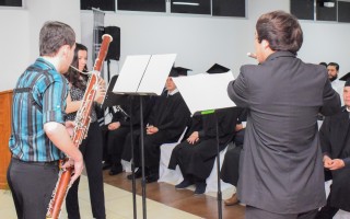 El acto de graduación contó con un intermedio musical realizado por el trío Demonsi. Foto: Andrés Zúñiga / OCM.