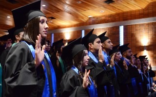 Como es usual, los estudiantes recibieron su juramentación como nuevos profesionales. 