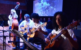 La Orquesta de Guitarras del TEC amenizó la graduación. 