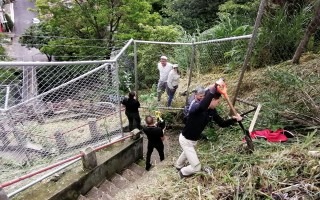 Los funcionarios del Campus TEC San José concentraron su trabajo en la ladera este del Parque Polideportivo Aranjuez, por el sector que comunica con San Francisco de Goicoechea.