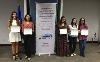 Estudiantes finalistas del concurso