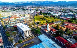 Vista aérea de la transversal 24, donde la Municipalidad de San José pretende impulsar el desarrollo de un distrito tecnológico. Cortesía Municipalidad de San José.