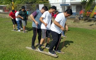 Estudiantes de nuevo ingreso al Centro Académico de Limón disfrutaron de juegos tradicionales. (Foto cortesía de Jessica Salazar)