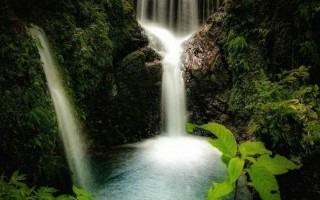 Imagen de una catarata. 