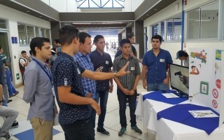 estudiantes_presentado_proyecto_be_safe_en_centro_academico_limon_