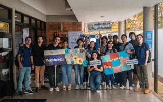 Imagen de varios estudiantes de diversas carreras del TEC, en el acto de bienvenida.