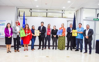 Las coordinadoras del proyecto entrgan los resultados