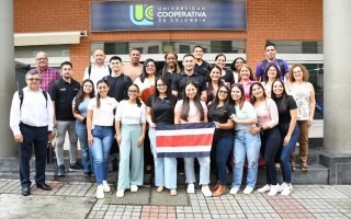 Imagen de varios estudiantes del TEC de Limón y Cartago en la Universidad de Colombia.