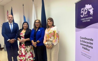 (En orden usual) David Julie, secretario general ejecutivo de la OUI; María Estrada, rectora del Tecnológico de Costa Rica y presidenta del Consejo Nacional de Rectores; Sandra Cauffam, ingeniera costarricense y  Maritza Rondón, rectora de la Universidad Cooperativa de Colombia y presidenta de la OUI. (Fotografia: María Quesada / TEC). 