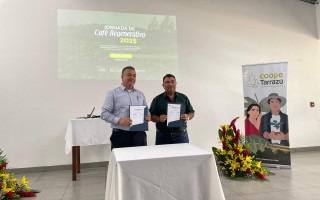Imagen de la firma del convenio