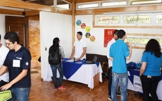 estudiantes_presentando_proyectos_