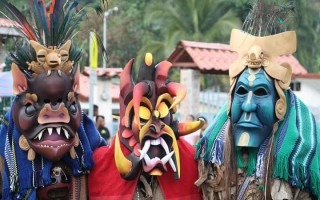 indigenas_de_boruca_con_mascaras_tradicionales_de_diablitos_