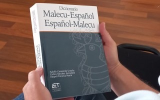 Fotografía del Diccionario Mlecu-Español