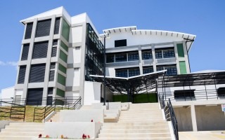 Edificio de la Escuela de Química en el Campus Cartago del TEC. 