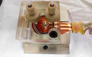 El electrodo tiene forma similar a un espiral.