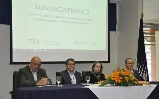 mesa_principal_durante_acto_de_entrega_