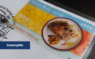 Estampilla conmemorativa del Mes Histórico de la Afrodescendencia en Costa Rica donde se destaca el rice and beans como platillo representante de la gastronomía caribeña