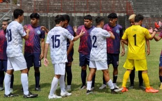 Saludo de equipos.