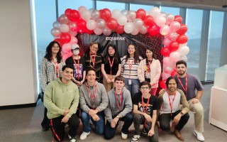 Estudiantes posan para la fotografía