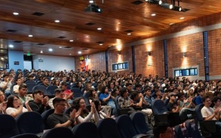 estudiantes en centro de las artes