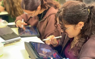 Jóvenes comienzan a desarrollar video juegos en sus computadoras 