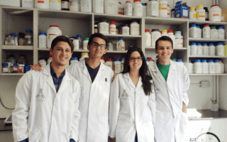 Equipo de MaGenta BioLabs: de derecha a izquierda, Marcelo Castro, Sofía Miranda, Rafael Lobo, José Pablo Méndez. (Foto: cortesía Marcelo Castro)