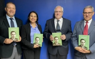 Fotografía grupal del equipo de Asetec que asistió con el hijo de Alberto Martén. 