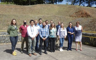 Funcionarios del TEC e INABIO-Ecuador