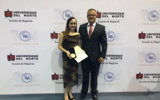 margie_faith_y_jose_martinez_durante_premiacion_cladea_awards_