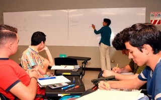 estudiantes en clase de matemática