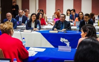 Representantes de las universidades y de Gobierno en reunión.