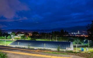 Paneles solares sobre un edificio del tEC.