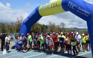 Momento justo del banderazo inicial en el que más de 70 atletas iniciaron su recorrido. (Foto: OCM)