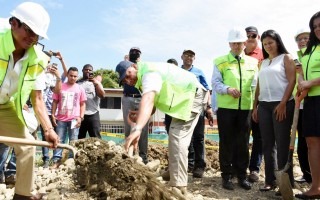 Presidente Guillermo Solís primera piedra