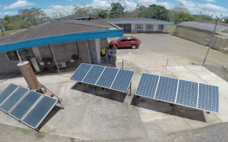 Imagen de los paneles instalados en una de las fincas. 