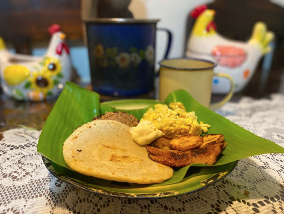 Imagen desayuno típico costarricense