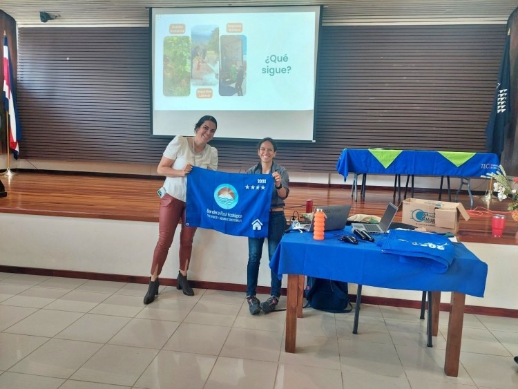 Entrega de la bandera azul