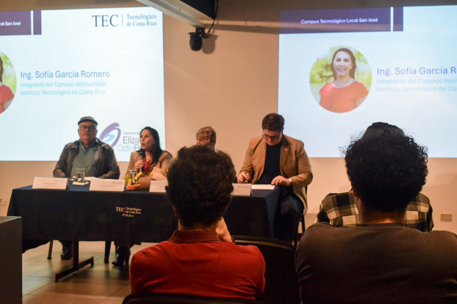 Fotografía durante la charla