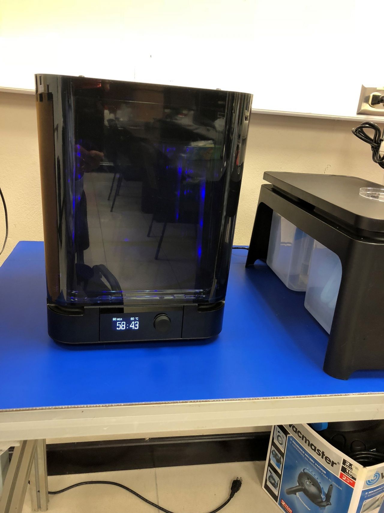 Figura 4. Formcure para el curado de los elementos impresos en 3D.