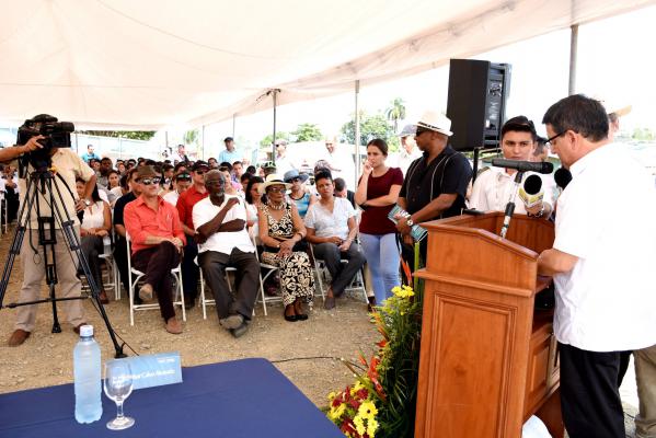 rsz_primera_piedra_sede_limon_09