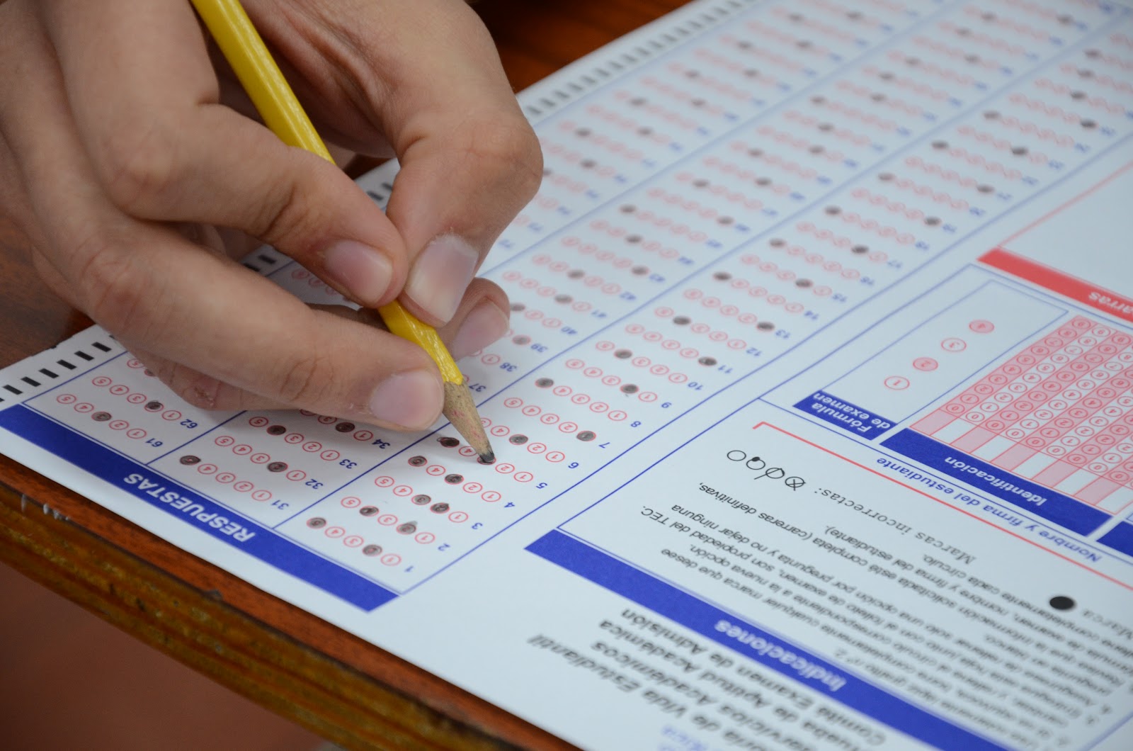 Según datos del CEA, en general, entre un 85% y 88% de quienes matriculan la prueba efectivamente llegan a realizarla. (Foto: OCM).